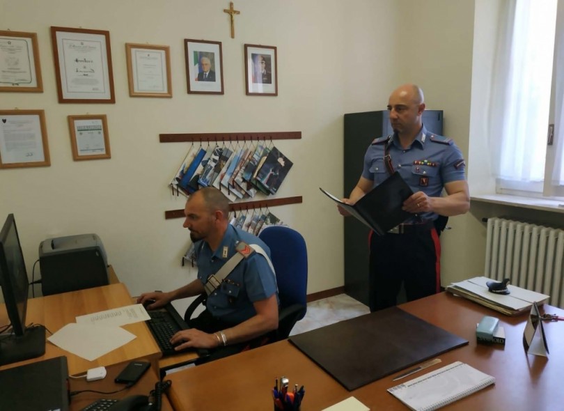 Rapina ai danni di un commerciante: due denunciati